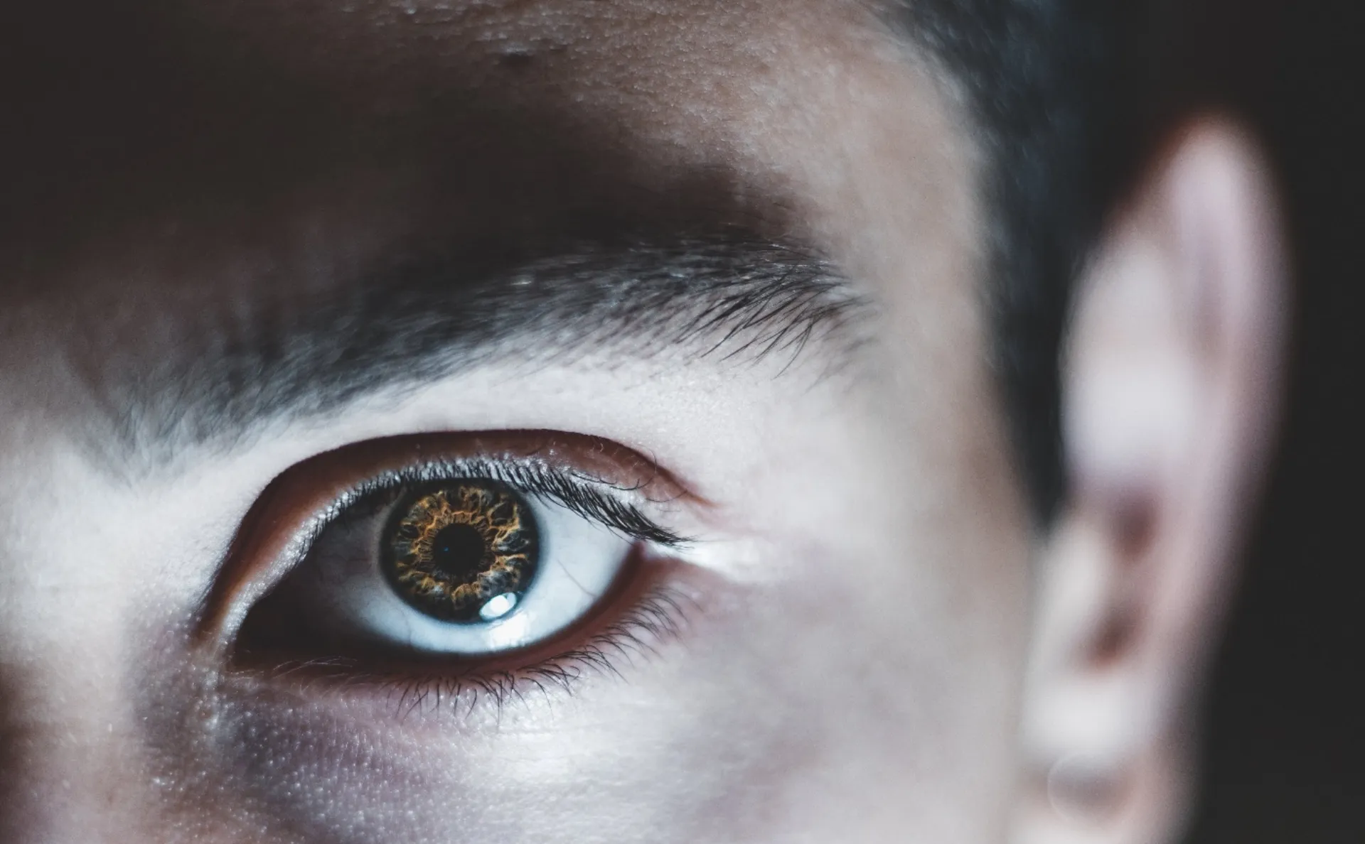 Γιατί όλοι μας έχουμε ψηφιακή κόπωση στα μάτια -και πώς την αντιμετωπίζουμε