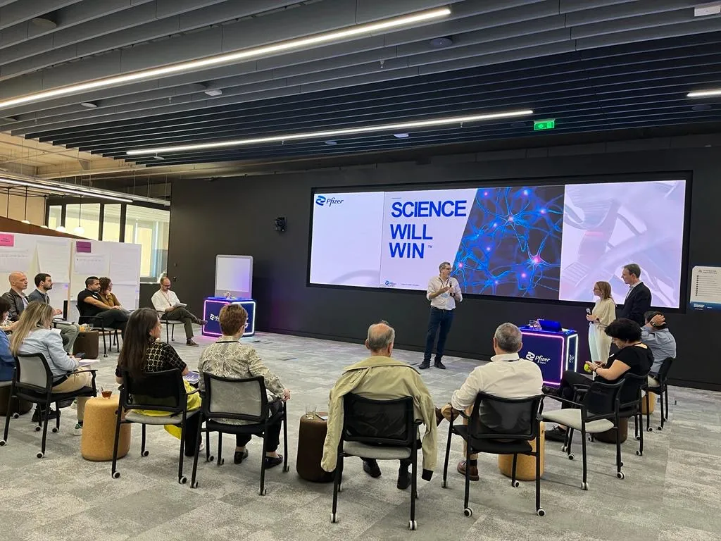 Συνάντηση εργασίας του Κέντρου Ψηφιακής Καινοτομίας της Pfizer και της ΕΑΕ