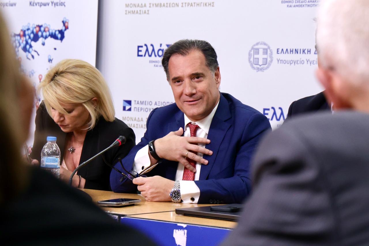 Το πλάνο για να εκλείψουν οι ουρές ασθενών, στα φαρμακεία του ΕΟΠΥΥ και τα ΦΥΚ να στέλνονται κατ’ οίκον