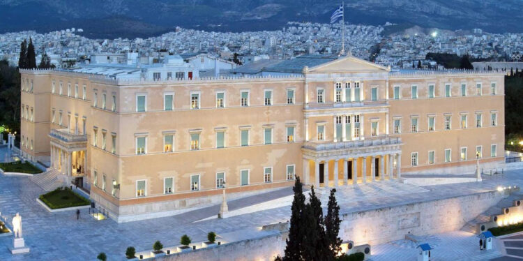 Ασφάλιστρα υγείας: Οι 6 παρεμβάσεις στην τροπολογία που κατέθεσε το ΠΑΣΟΚ