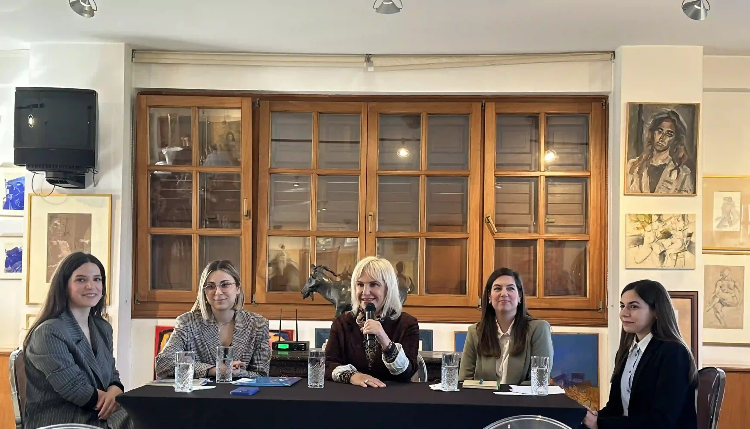 Η προβολή των θετικών ειδήσεων, με μπλόκο στα σκοτεινά fake news, γίνεται μόδα στον Ευρωπαϊκό Βορρά